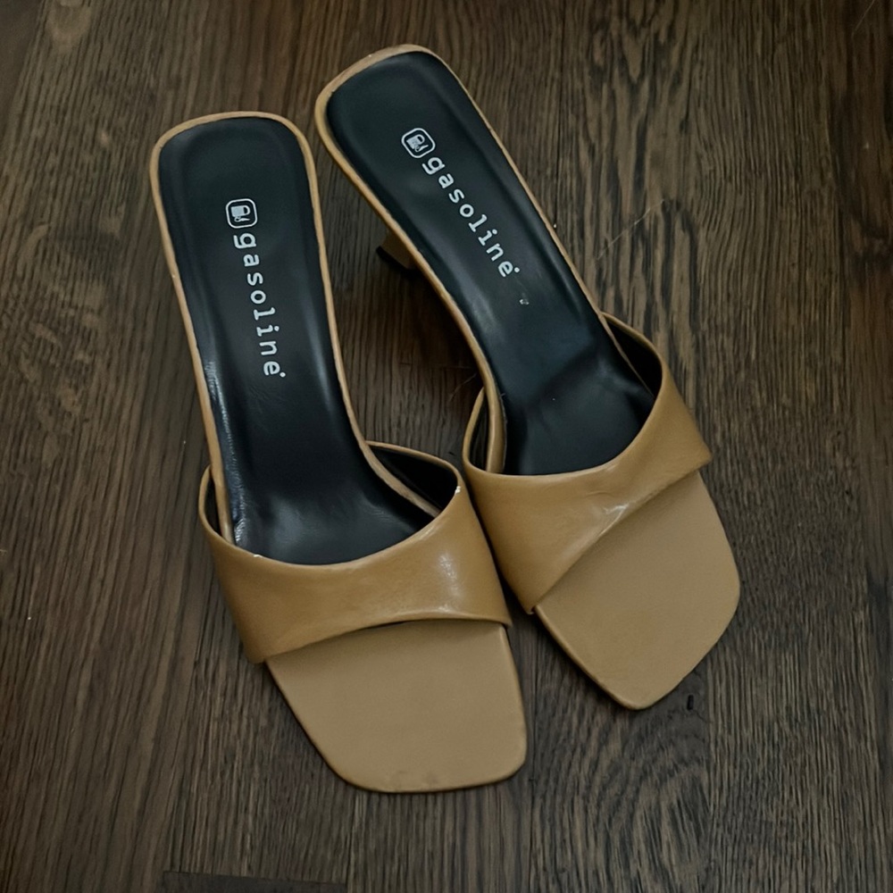 Vintage kitten heel sandals